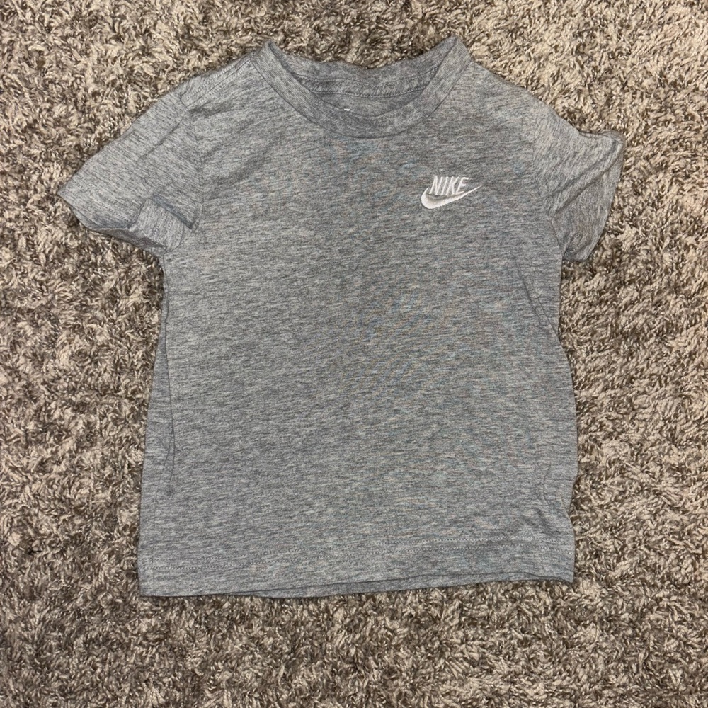 Nike Gray Short Sleeve Tee Classic Athletic Style